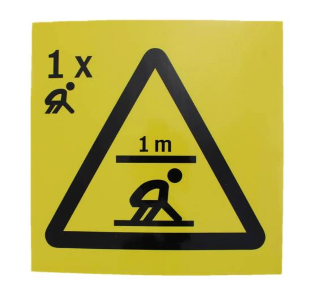 Skylt, räddningsutrymme 1m, 1 person knästående, 160x160mm, Hårdplast